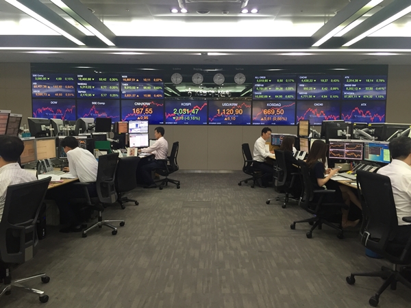 △KEB하나은행 외환 딜링룸/사진제공=한국금융신문