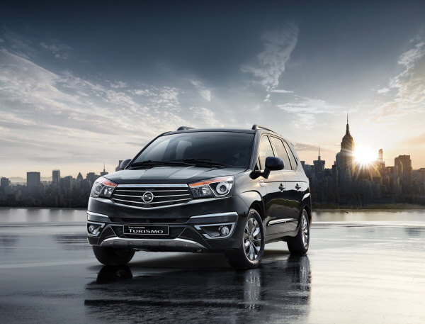 쌍용차, 2017 코란도 투리스모 출시