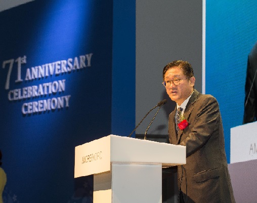 서경배 아모레퍼시픽그룹 회장이 창립 71주년 기념식에서 기념사를 전하고 있다. 아모레퍼시픽그룹 제공