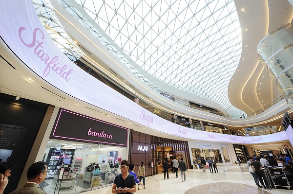 신세계그룹은 글로벌 쇼핑몰 개발&운영 기업인 미국 터브먼과 합작하여 만든 국내 최초 쇼핑 테마파크인 ‘스타필드 하남’을 오는 9일 그랜드 오픈한다.