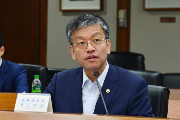 최상목 기획재정부 1차관이 22일 여의도 수출입은행에서 열린 제47차 거시경제금융회의에서 모두 발언을 하고 있다.