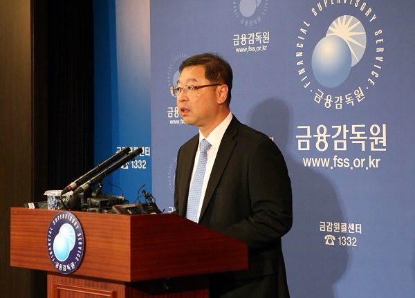 △류찬우 금융감독원 부원장보가 '카드깡 실태 및 척결대책'을 발표하고 있다./사진제공=금융감독원