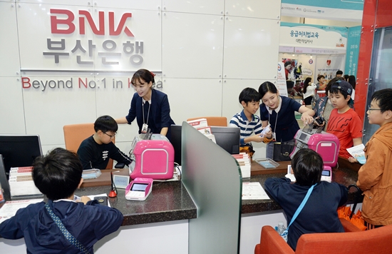 부산은행, 해운대 벡스코에서 ‘은행체험부스’ 운영