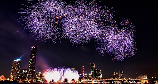 한화와 함께 하는 2016서울세계불꽃축제가 10월 8일 여의도 한강공원에서 개최된다. 한화그룹 제공 
