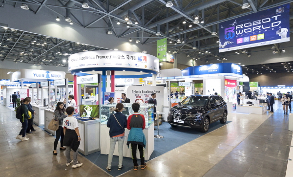 QM6. ‘2016 로보월드’ 참여