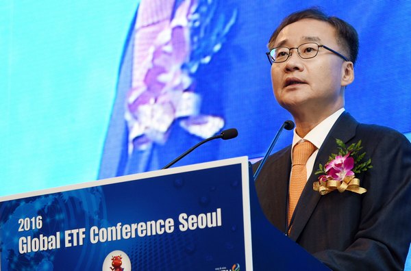 정찬우 한국거래소 이사장이 13일 여의도에서 열린‘2016 글로벌 ETF 콘퍼런스’에서 발언하고 있다.