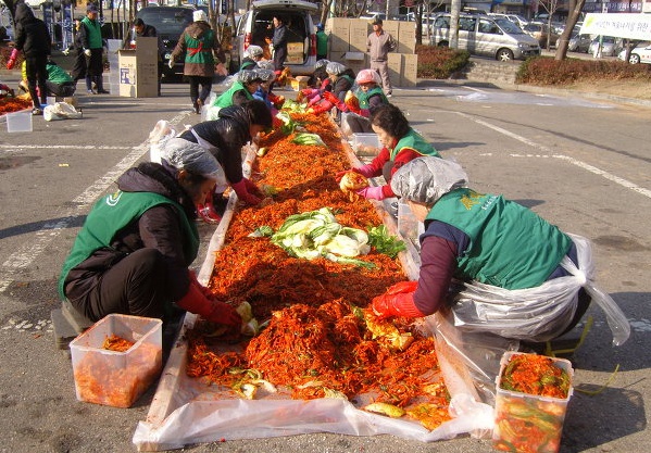 경기 포천영중농협 농촌사랑봉사단 사랑의 김장 담그기