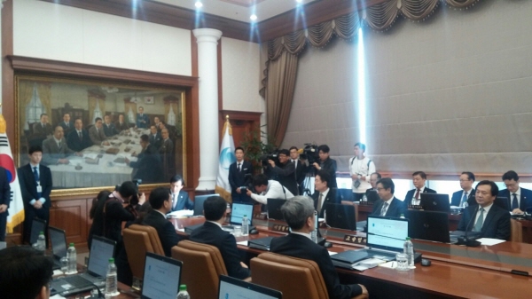 10월 한은 금융통화위원회 회의 모습