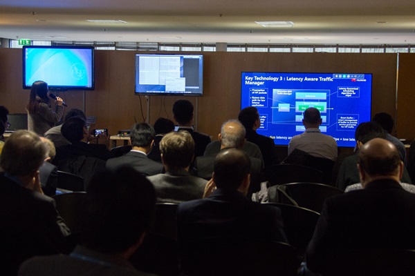 △ 9일 스위스 제네바 ITU 본부에서 열린 2016년 ITU 전기통신표준총국 산하 IMT-2020 포커스 그룹 회의에서 IMT-2020의 5G 전문가들이 모여 회의를 하는 모습. 사진제공 KT