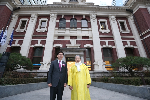 우리은행, 옛 본점인 광통관에 고종 흉상 설치