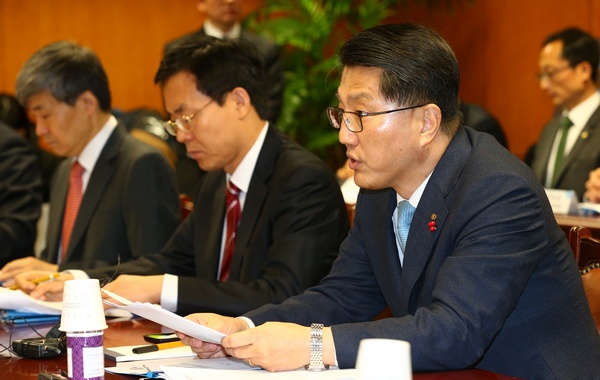 진웅섭 금융감독원장.