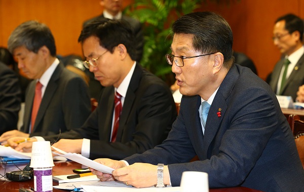 진웅섭 금감원장 "내년 1분기 카드론 취급실태 점검"