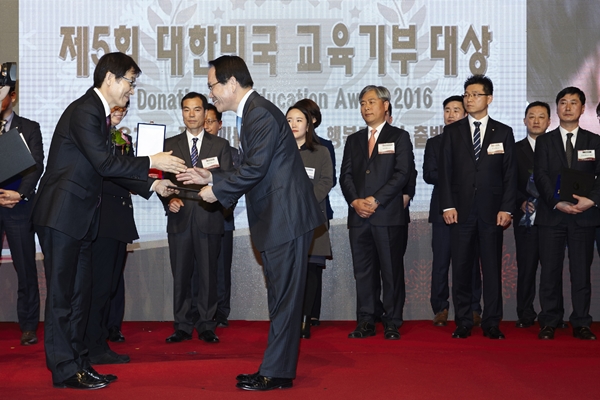 BNK부산은행, ‘교육기부대상’ 수상