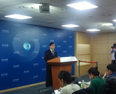 12월 금통위 기준금리 동결 뒤 기자간담회에서 이주열 한은 총재