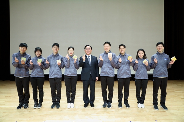 한동우 회장, 신입사원 특강 '그룹사 간 상호이해' 당부