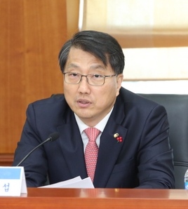 △진웅섭 금융감독원장.