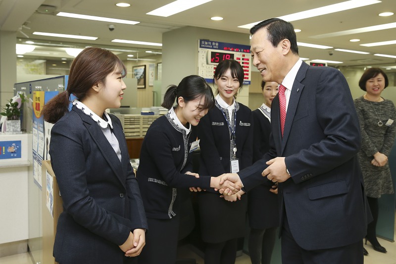 김도진 기업은행장, 시무식대신 현장방문