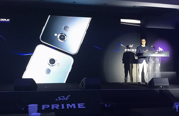 신재식 알카텔모바일코리아 지사장이 3일 쉐라톤그랜드워커힐 기자간담회에서 ‘쏠 프라임’에 대해 설명하고 있다. 한국금융신문 DB