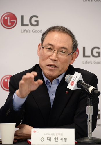 LG전자 H&A본부장 송대현 사장이 5일(현지시간) ‘CES 2017’이 열리고 있는 미국 라스베이거스에서 기자간담회를 갖고 글로벌 가전 시장을 선도하기 위한 사업 전략을 공개했다. LG전자 제공