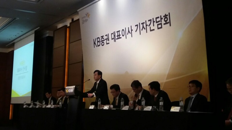 (사진) 10일 오전 여의도 콘래드 호텔에서 열린 신년 기자간담회에서 윤경은 대표이사가 인사말을 하고 있다.