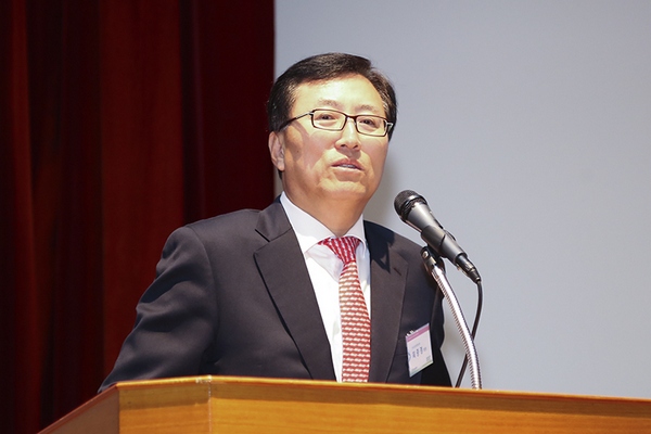 최중경 제3대 서비스산업총연합회장.