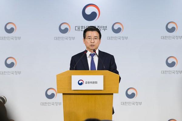 12일 열린 금융위원회 업무보고 브리핑에서 발언하고 있는 김용범 금융위 사무처장.