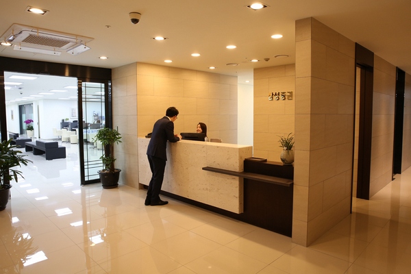 삼성증권 대형금융센터 입구 모습.