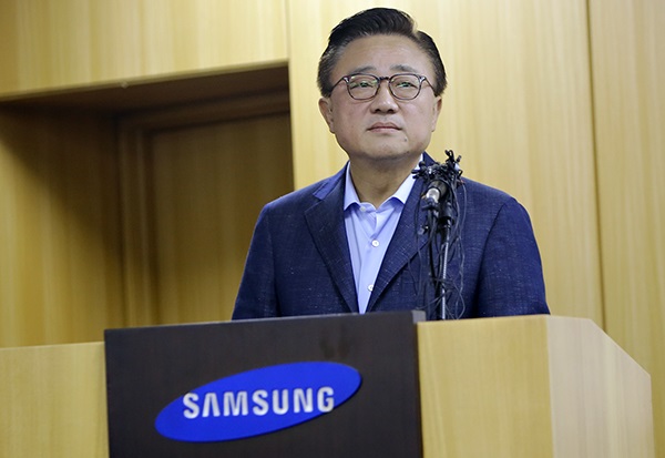 △ 고동진 삼성전자 무선사업부 사장이 지난해 9월 2일 오후 서울 중구 태평로 삼성본관에서 갤럭시노트7의 품질 분석 조사결과를 발표하고 있다. 한국금융신문 DB