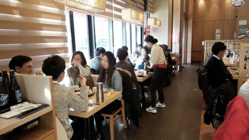 ▲사진:2016년 12월10일 판교 아브뉴프랑에서 열린 미팅행사(아브뉴프랑 제공)