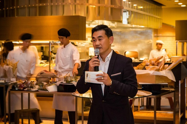 제이슨 김 총지배인이 22일 열린 알로프트 서울 명동 오픈 기념 기자간담회에서 호텔에 대해 설명하고 있다.