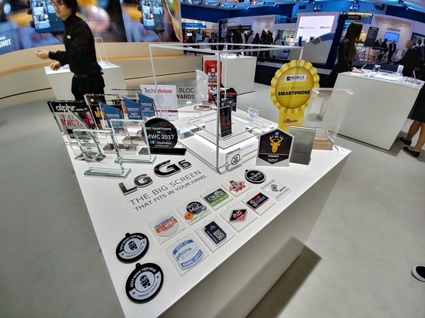 LG전자, MWC서 업계 최다 31관왕…시상식 휩쓸어