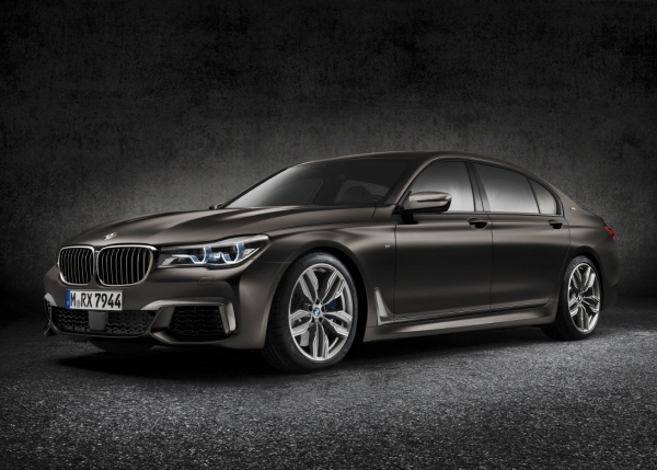BMW '뉴 M760Li xDrive' 사전 예약 실시