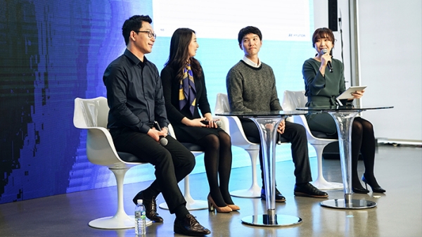 지난 7~9일 현대 모터스튜디오 서울서 진행된 'H-채용설명회'에서 현대자동차그룹 관계자들이 올해 상반기 공채에 대한 질문에 답하고 있다. 자료 : 현대자동차그룹.
