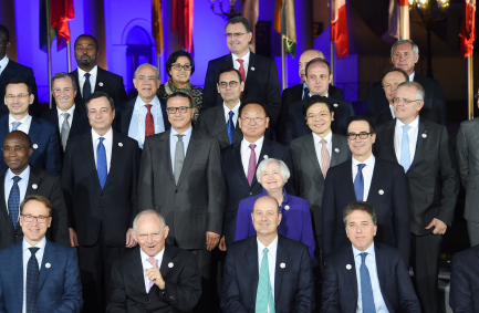 독일 G20재무장관·중앙은행 총재회의 기념사진. 유일호 부총리는 가운데 줄에서 오른쪽에서 세 번째. / 사진제공= 기획재정부