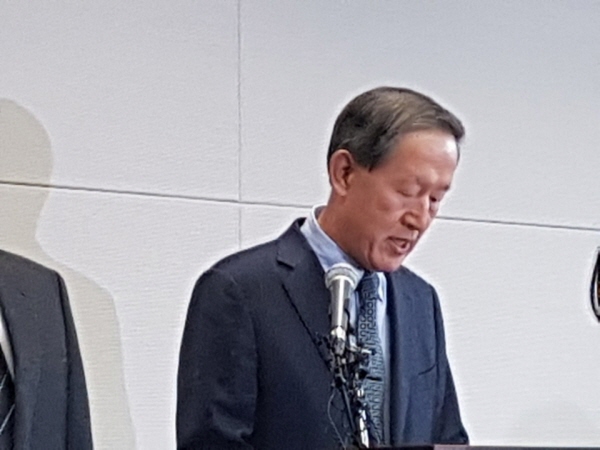 허창수 전경련 회장이 24일 전경련 회관에서 '혁신안'을 발표하고 있다.