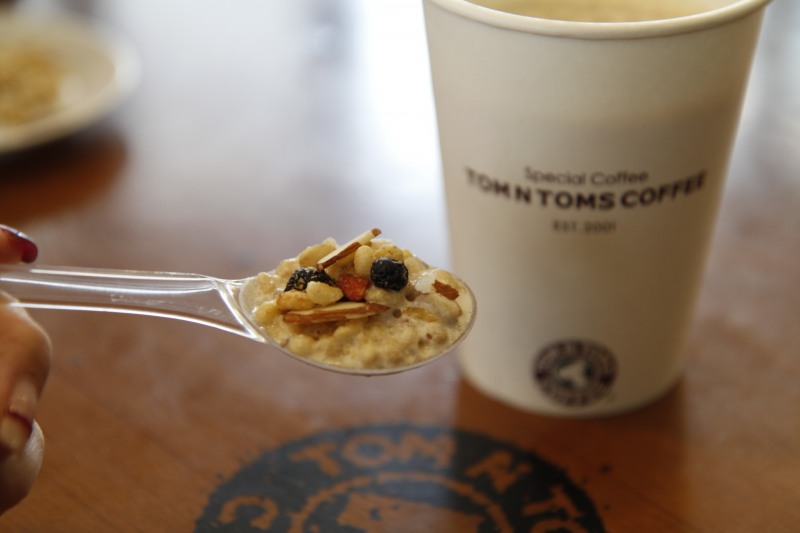 탐앤탐스, 떠먹는 음료 ‘그래놀라 라떼’ 출시