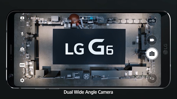 LG전자가 전략 프리미엄 스마트폰 LG G6의 글로벌 출시에 맞춰 혹독한 안전성 및 내구성 테스트를 만화적 상상력으로 재현한 ‘골드버그 장치’ 영상으로 온라인 마케팅 강화에 나섰다. 영상 마지막에 날아오른 드론이 LG G6의 광각 듀얼 카메라를 이용, ‘풀비전’ 디스플레이의 18:9 화면비와 동일한 비율인 가로 8m, 세로 4m의 직사각형으로 제작된 세트를 촬영하는 모습.
