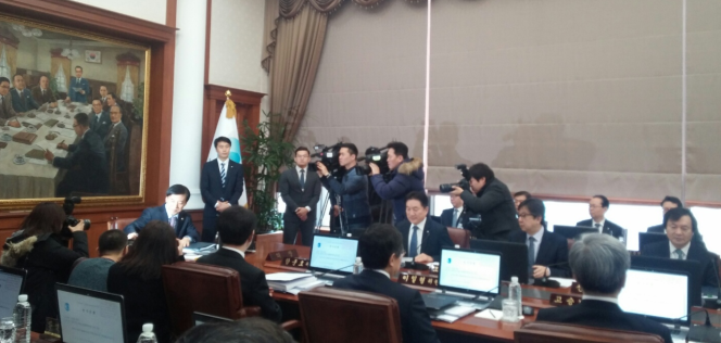 △ 2017년 2월 한국은행 금융통화위원회 회의 모습. 이날 금통위는 기준금리를 현행 연 1.25% 수준으로 8개월째 동결했다.