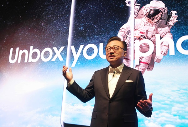 갤럭시S8, 기존 스마트폰 한계 초월 빛났다