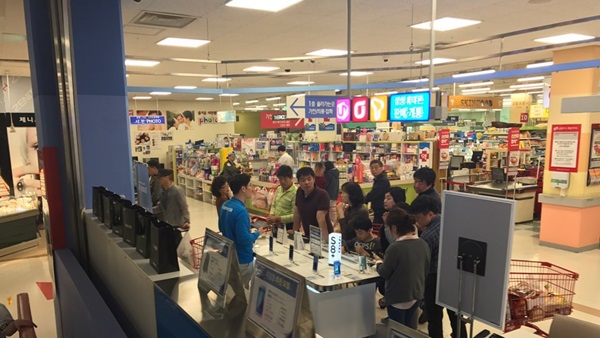 갤럭시S8체험존 방문객 수가 15일만에 160만명을 돌파했다. (한국금융신문DB)