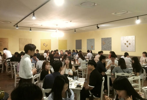 판교 라스트리트에서 싱글남녀 대규모 미팅 개최