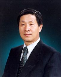 구학서 신세계 고문 “촛불로 바뀐 정권은 우매한 민중민주주의” 논란