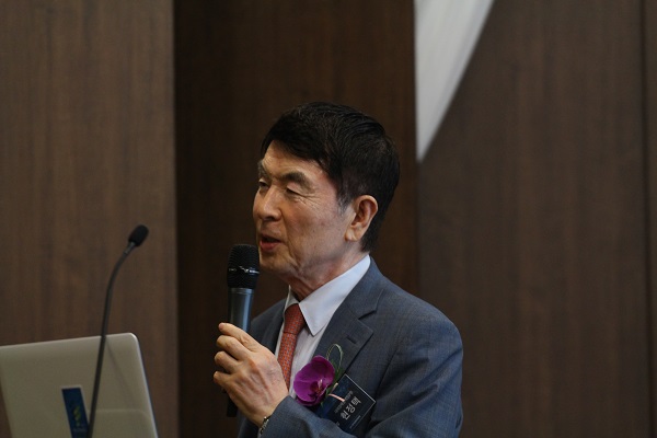 △현정택 대외경제정책연구원장이 2017한국금융미래포럼에서 기조강연을 하고 있다./사진=김민경 기자