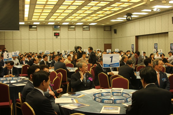 23일 한국금융신문이 개최한 2017 한국미래금융포럼‘4차 산업혁명과 기업가치의 변화’에는 금융·재계의 주요인사 등 500여명이 참석했다. 한국금융신문DB