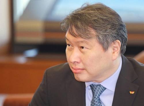 24일 상하이포럼 참석차 중국으로 출국한 SK그룹 최태원 회장.