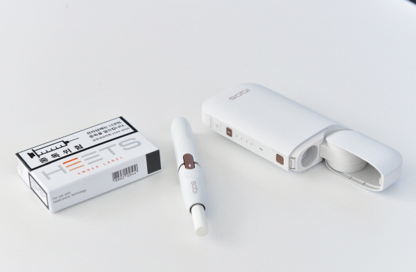 오늘 5일부터 편의점 CU에서 판매되는 궐련형 전자담배 ‘아이코스’.BGF리테일 제공