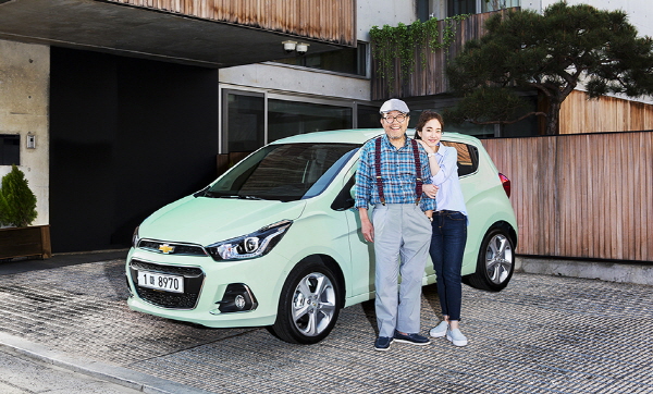 △한국지엠은 쉐보레 스파크의 신규 광고를 시작으로 전방위 경차 마케팅에 들어간다. /사진제공=한국지엠