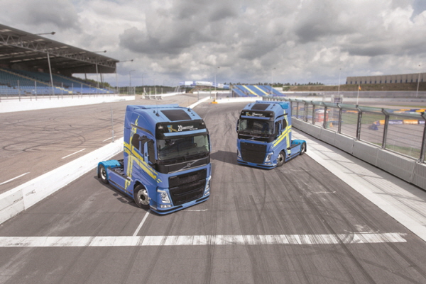 △볼보트럭 코리아가 국내 판매 20주년을 기념하기 위해 한정 모델로 출시한 볼보 FH 540. /사진제공=볼보트럭 코리아