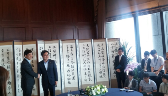 사진 왼쪽부터 이주열 한국은행 총재, 김동연 경제부총리 겸 기재부 장관. (2017.06.13)