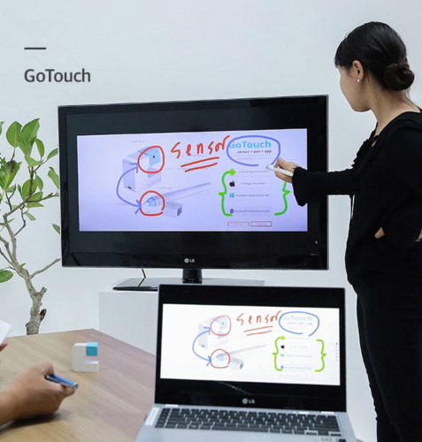 ▲일반 TV에 GoTouch를 사용하여 판서하는 모습